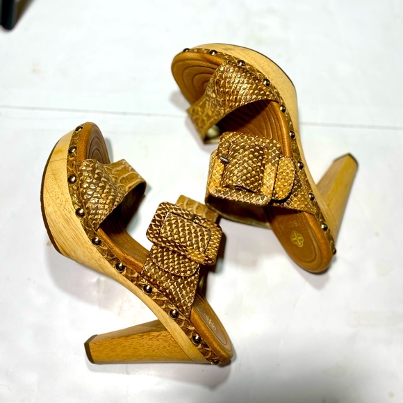 Isola Metallic Shimming  Mandra Snake Print Big Side Buckle Wood Heels Size 6.5 - Picture 2 of 15